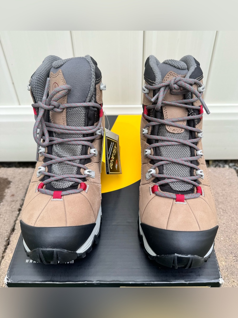 La Sportiva Nucleo High W’s GTX Women’s Hiking Boots – Size US 6 NWT Box